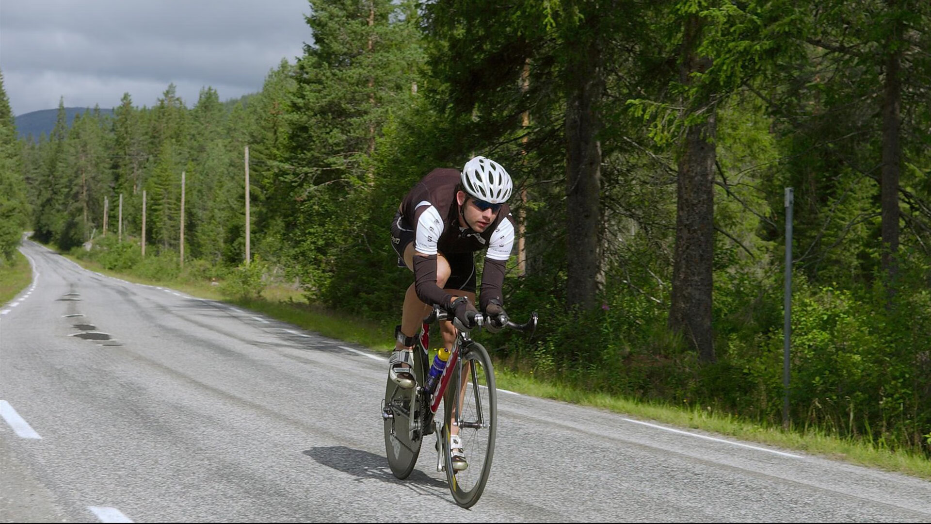 电梯间“楼层俯卧撑”小游戏引发全楼参与